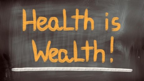 Bilde av tavle med teksten Health is Wealth