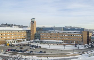 Bildet viser Rikshospitalet en vinterdag.