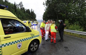 Bildet viser helsepersonell som har ankommet Storøya ved Utøya da terroren rammet Norge 22. juli 2011.