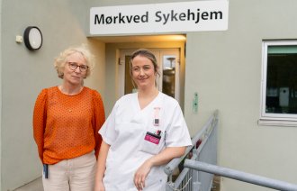 bildet viser Merete Kristensen og Karoline Johnsen