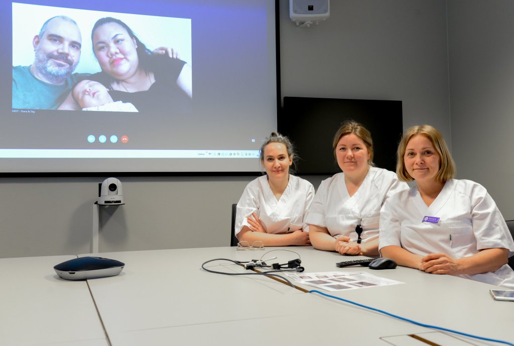 Sykepleiere gir Skype-veiledning til foreldre med prematurt barn