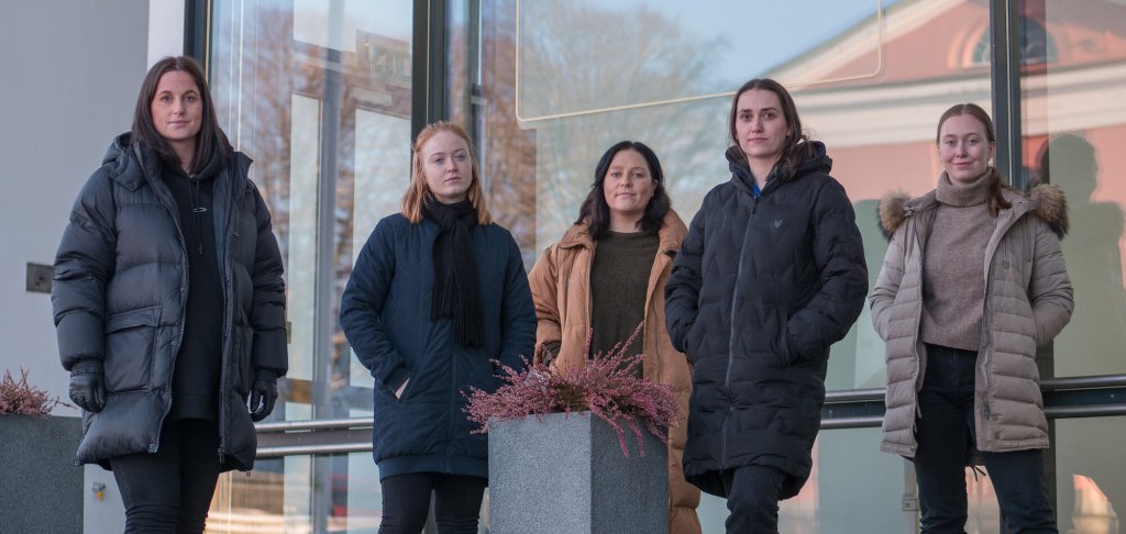 Sykepleierstudenter Camilla Thorsen, Ingvild Pettersen, Amanda Lande, Vilde Fjeld Kismul og Hanna Færevaag Solberg