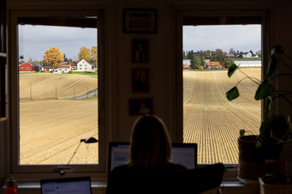 Førsteamanuensis Heidi Jerpseth på sitt kontor.