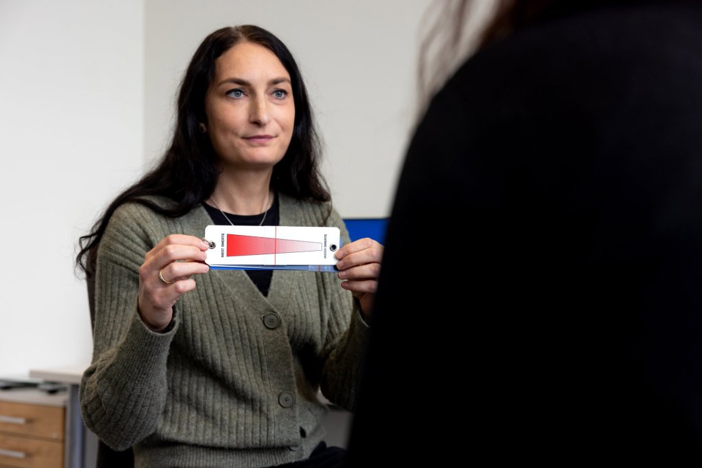 Sykepleier Ann-Elise Solvang ved Smertesenteret på St. Olavs Hospital