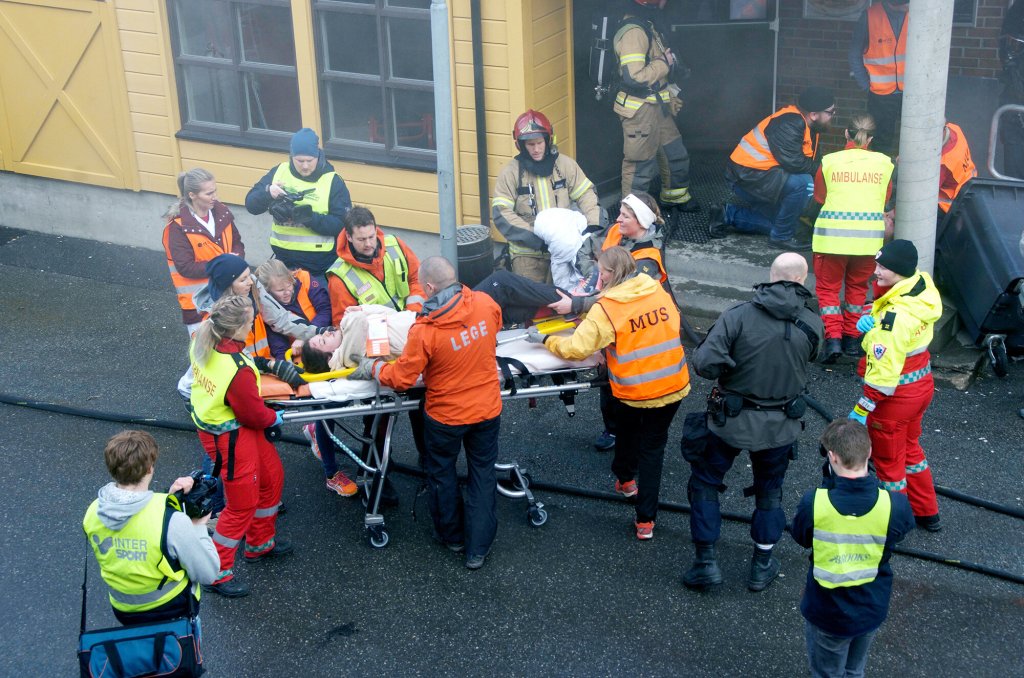 Bildet viser mange helsepersonell sammen under Øvelse Nord.