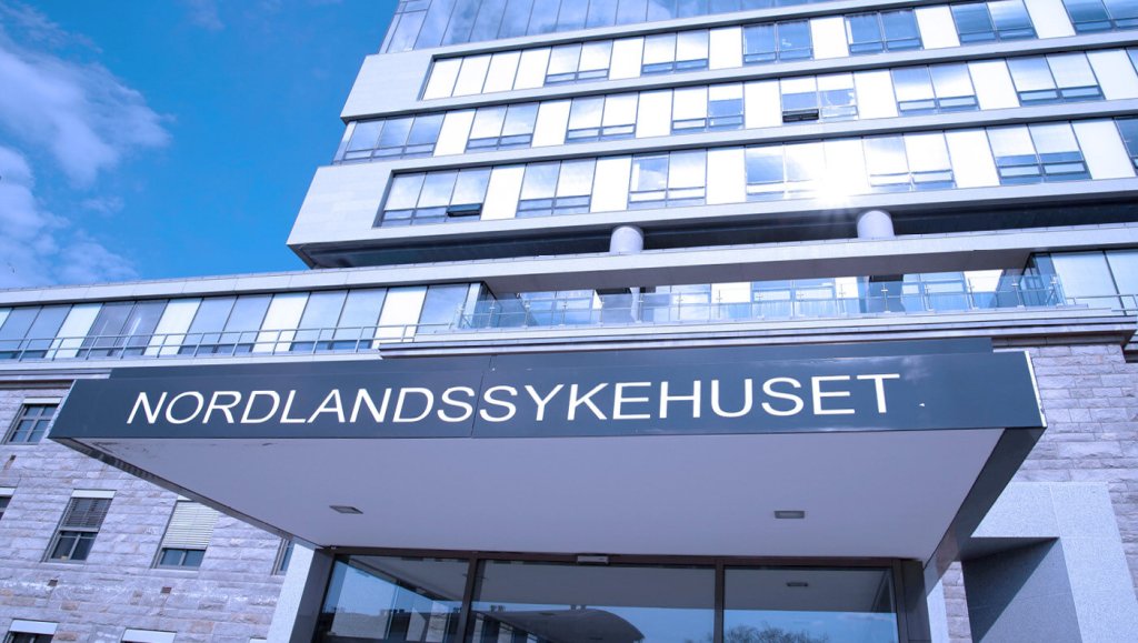 Bilde viser hovedinngangen på Nordlandsykehuset