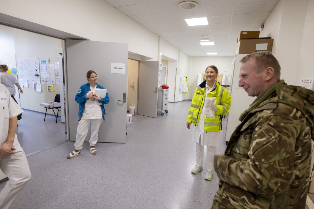 ildet viser sykepleiere på Medevac-posten.