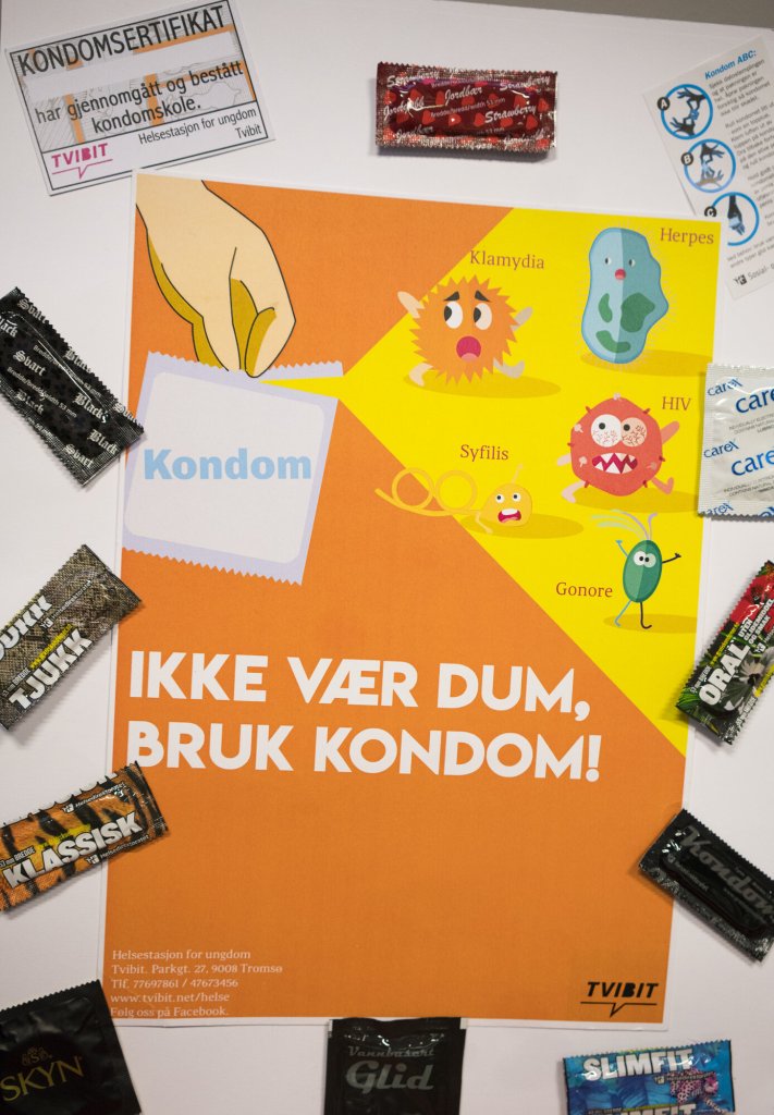 Bildet viser plakat med kondomer