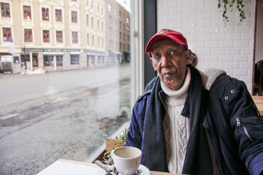 Bildet viser Musa på kafé