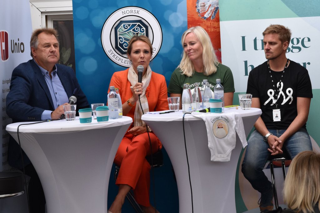 Bildet viser Kåre Svang fra Kripos, barne- og likestillingsminister Linda Hofstad Helleland, leder for LaH NSF Kristin Sofie Waldum-Grevbo og John Are Jonassen fra Stine Sofies Stiftelse i debatt fra Arendalsuka 2018.