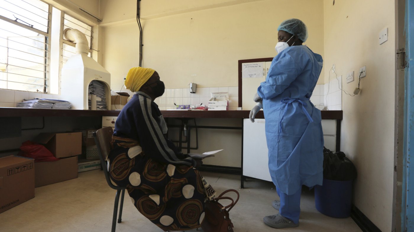 Eldre pasient på sykehus i Harare