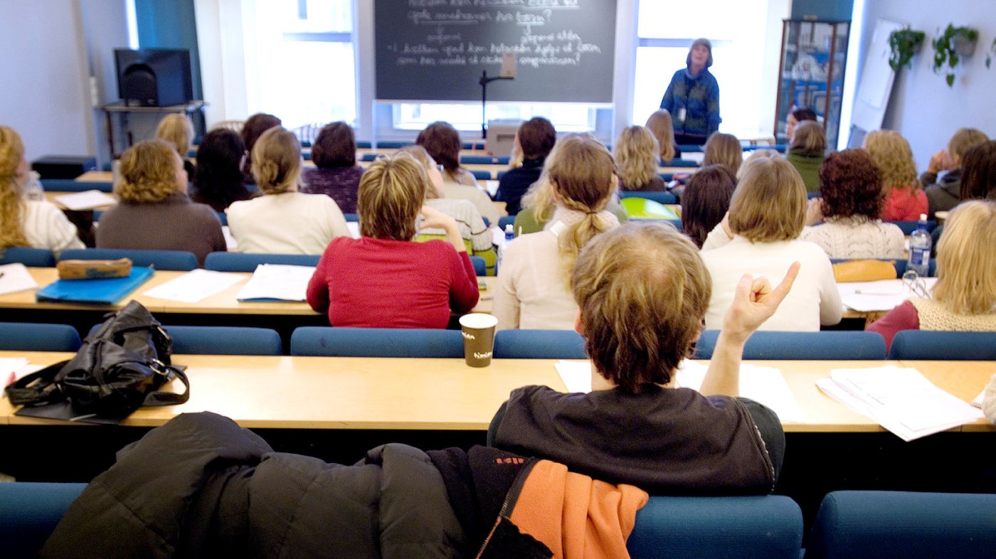 Studenter ved Høyskolen Diakonova i Oslo. Gerd Sylvi Sellevold underviser i ernæring.