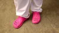 Rosa crocs