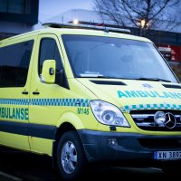 Bildet viser en ambulanse